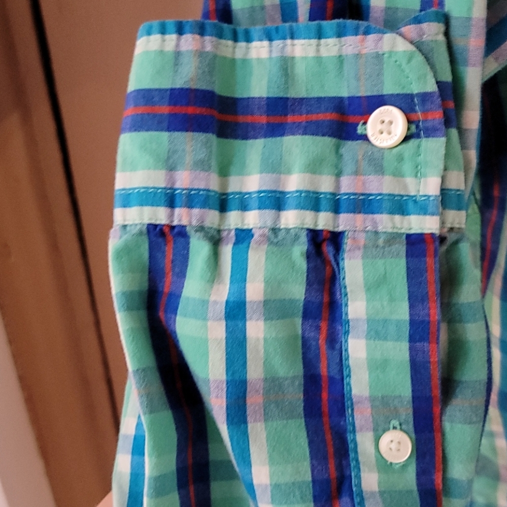 Hollister 100% cotton Button Down Size Medium - Picture 3 of 9